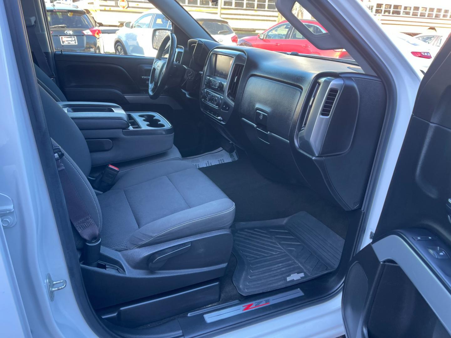 2017 White /Black Chevrolet Silverado 1500 LT Z71 Double Cab 4WD (1GCVKREC8HZ) with an 5.3L V8 OHV 16V engine, 6-Speed Automatic transmission, located at 11115 Chardon Rd. , Chardon, OH, 44024, (440) 214-9705, 41.580246, -81.241943 - Photo#45